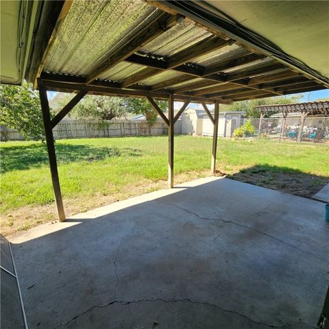 204 Blanco Dr, Portland, TX 78374