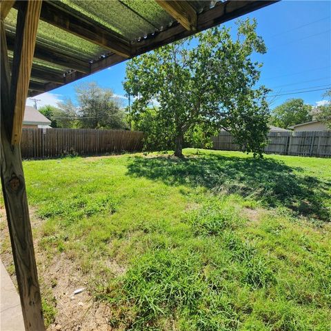 204 Blanco Dr, Portland, TX 78374