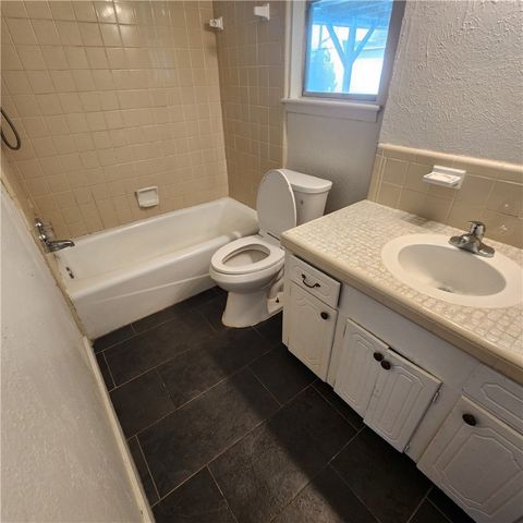 204 Blanco Dr, Portland, TX 78374