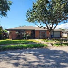 204 Blanco Dr, Portland, TX 78374