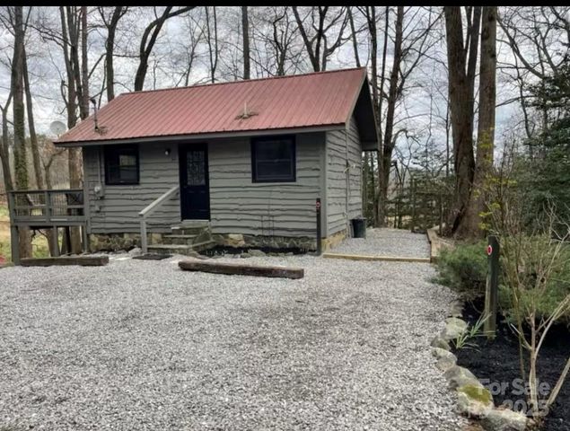60 Walden Pond Road, Bryson City, NC 28713