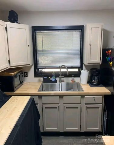 60 Walden Pond Road, Bryson City, NC 28713