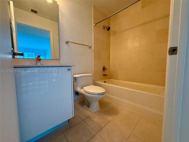 60 SW 13th St 1618, Miami, FL 33130
