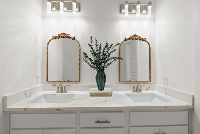 410 Matthew Street, Hillsboro, TX 76645