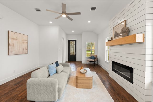 410 Matthew Street, Hillsboro, TX 76645