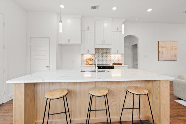 410 Matthew Street, Hillsboro, TX 76645