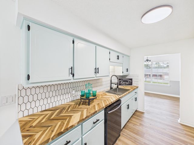 175 Villacrest Drive, Crestview, FL 32536