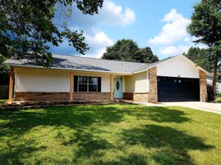 175 Villacrest Drive, Crestview, FL 32536