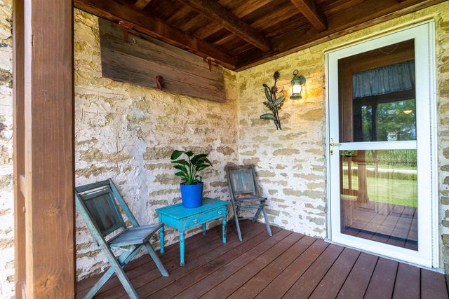 E9275 Prairie Road, North Freedom, WI 53951