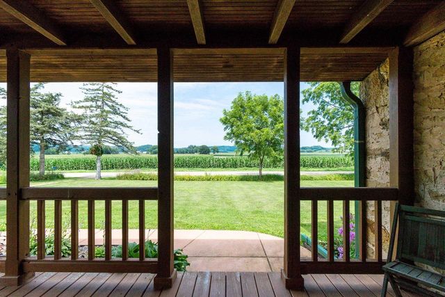 E9275 Prairie Road, North Freedom, WI 53951