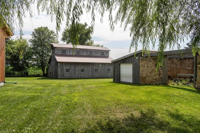 E9275 Prairie Road, North Freedom, WI 53951
