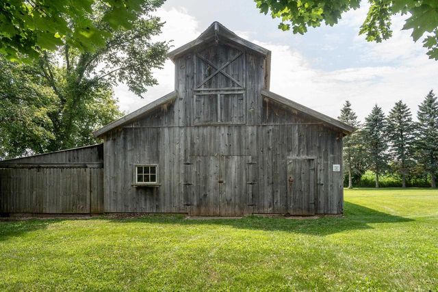 E9275 Prairie Road, North Freedom, WI 53951