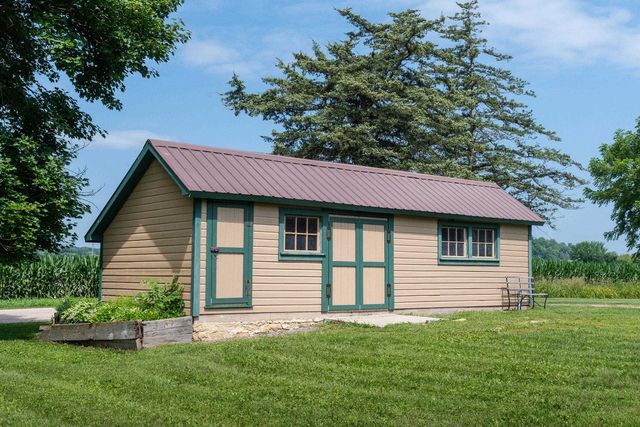 E9275 Prairie Road, North Freedom, WI 53951