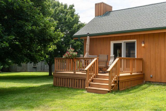 E9275 Prairie Road, North Freedom, WI 53951