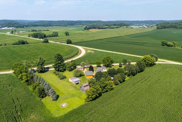 E9275 Prairie Road, North Freedom, WI 53951