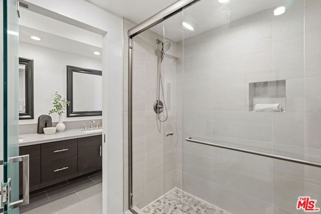 150 N Almont Drive 301, Beverly Hills, CA 90211