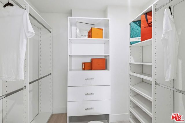 150 N Almont Drive 301, Beverly Hills, CA 90211