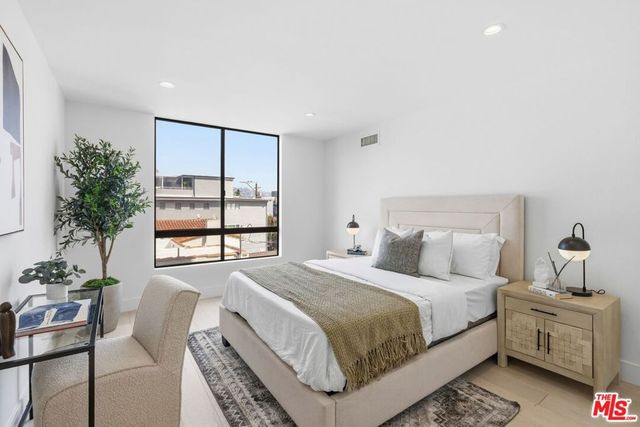 150 N Almont Drive 301, Beverly Hills, CA 90211