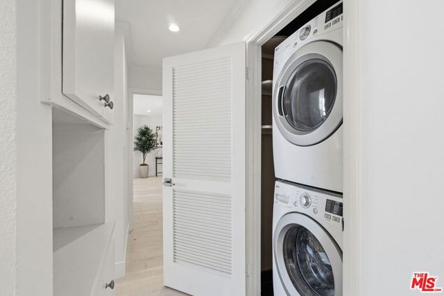 150 N Almont Drive 301, Beverly Hills, CA 90211