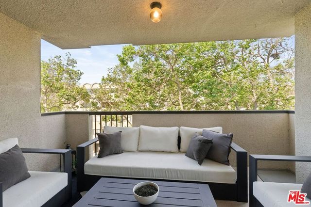 150 N Almont Drive 301, Beverly Hills, CA 90211