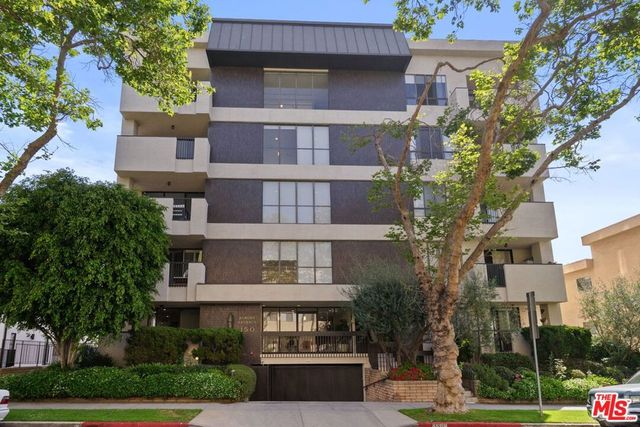 150 N Almont Drive 301, Beverly Hills, CA 90211