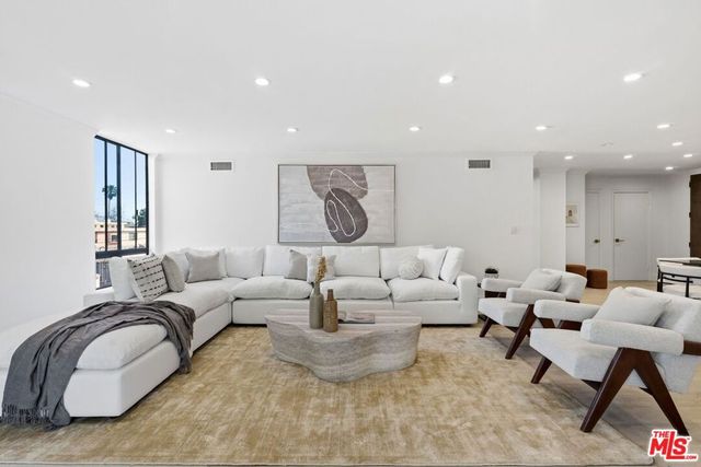 150 N Almont Drive 301, Beverly Hills, CA 90211