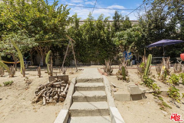 415 Loma Drive, Los Angeles, CA 90017