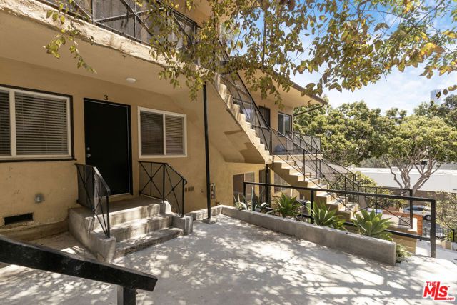 415 Loma Drive, Los Angeles, CA 90017