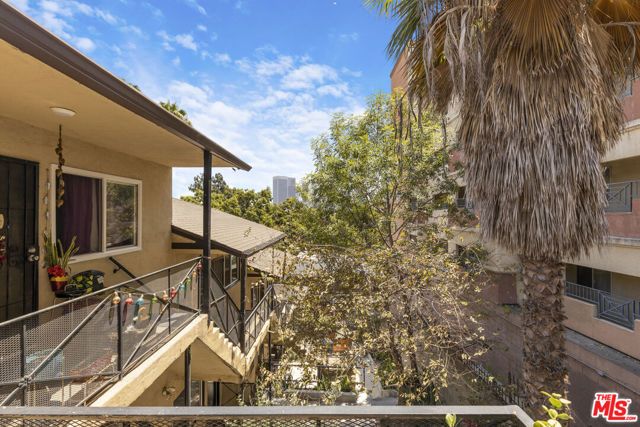 415 Loma Drive, Los Angeles, CA 90017