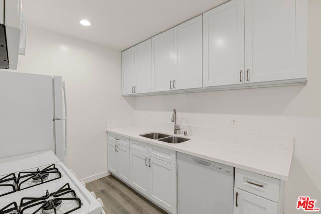 415 Loma Drive, Los Angeles, CA 90017