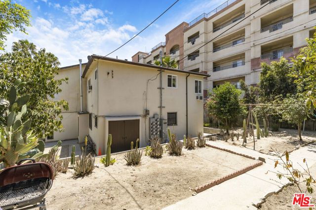 415 Loma Drive, Los Angeles, CA 90017