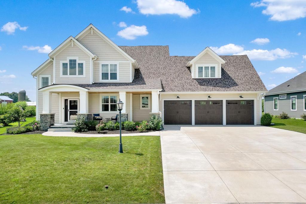 10171 S Woodside COURT, Franklin, WI 53132