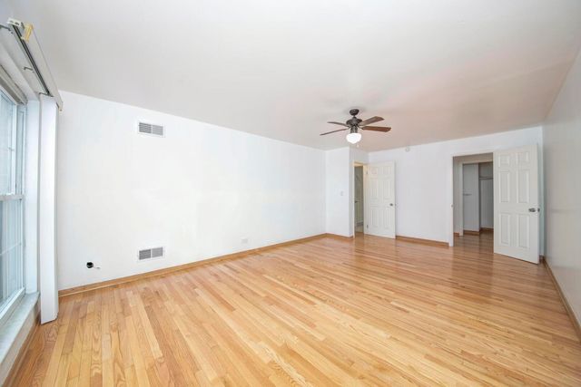 5300 Carriage Way Drive 107, Rolling Meadows, IL 60008