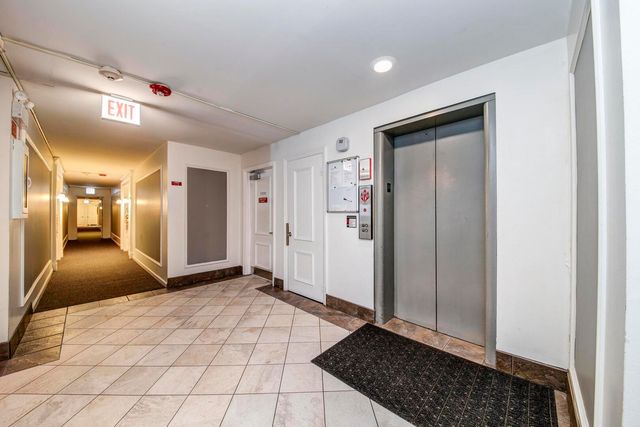 5300 Carriage Way Drive 107, Rolling Meadows, IL 60008