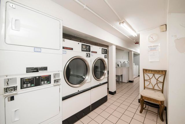 5300 Carriage Way Drive 107, Rolling Meadows, IL 60008