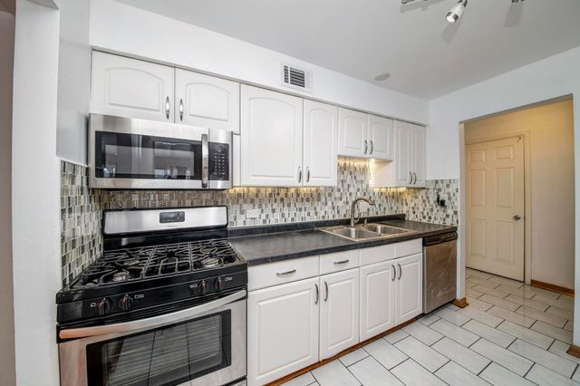 5300 Carriage Way Drive 107, Rolling Meadows, IL 60008