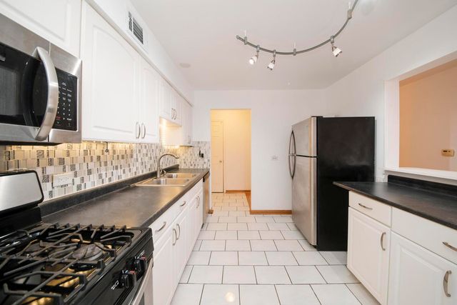 5300 Carriage Way Drive 107, Rolling Meadows, IL 60008