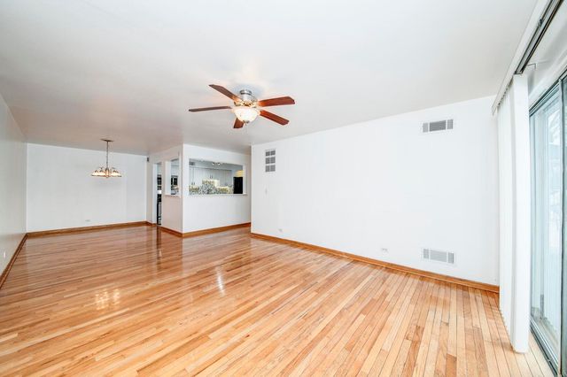 5300 Carriage Way Drive 107, Rolling Meadows, IL 60008