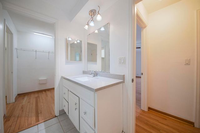 5300 Carriage Way Drive 107, Rolling Meadows, IL 60008