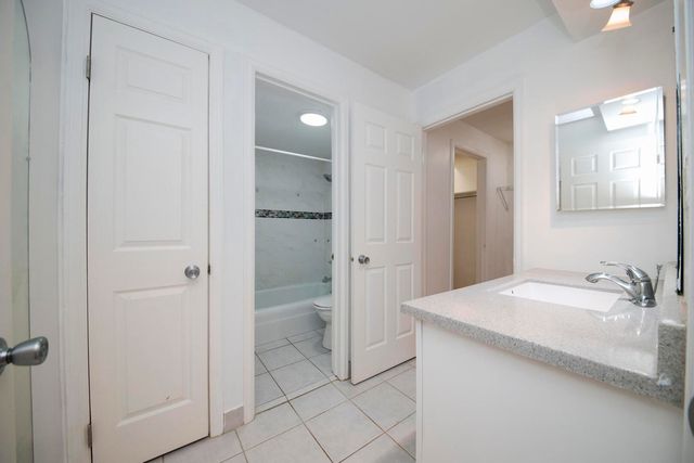 5300 Carriage Way Drive 107, Rolling Meadows, IL 60008