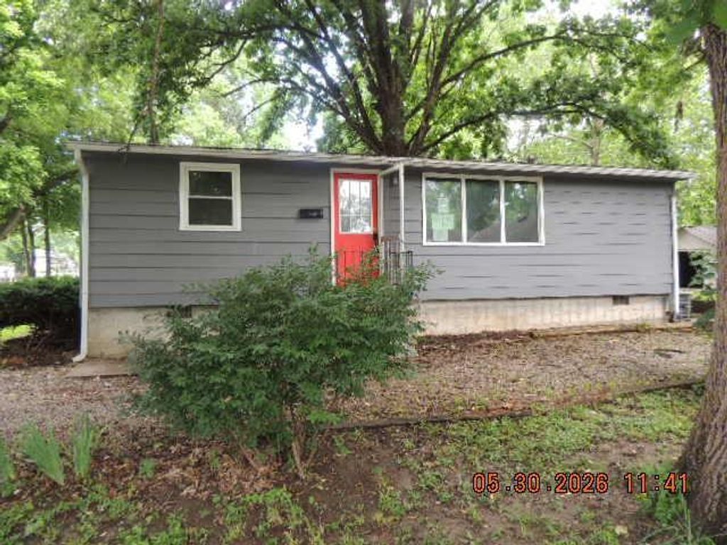 2423 S Claremont Avenue, Independence, MO 64052