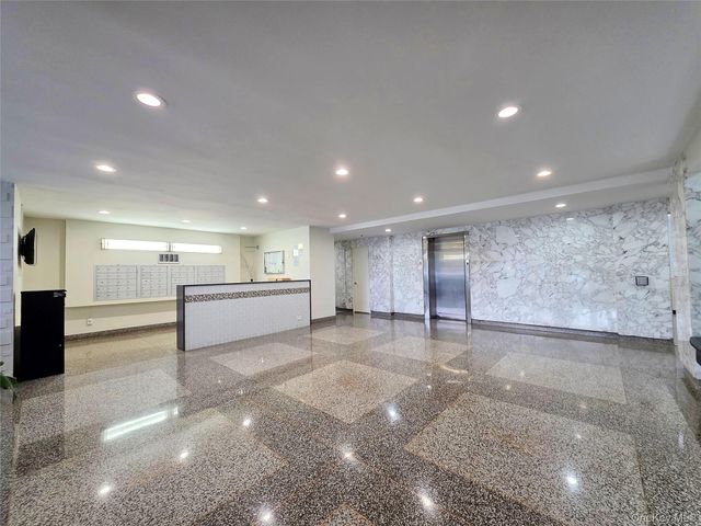 212-30 23rd Ave 1H, Bayside, NY 11360