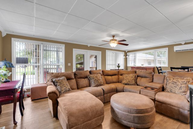 165 Tanglewood Trl, Estill Springs, TN 37330