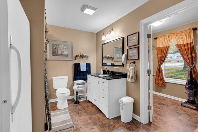 165 Tanglewood Trl, Estill Springs, TN 37330