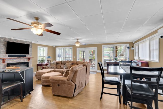 165 Tanglewood Trl, Estill Springs, TN 37330