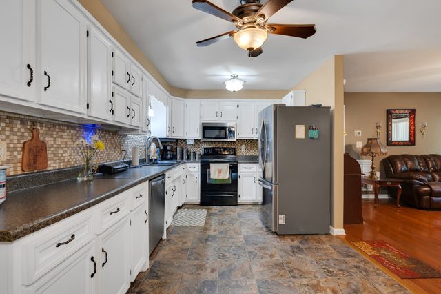 165 Tanglewood Trl, Estill Springs, TN 37330