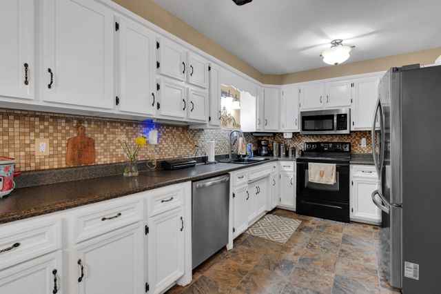 165 Tanglewood Trl, Estill Springs, TN 37330