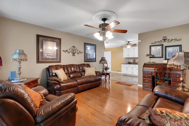 165 Tanglewood Trl, Estill Springs, TN 37330