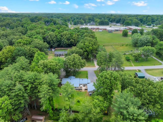 165 Tanglewood Trl, Estill Springs, TN 37330