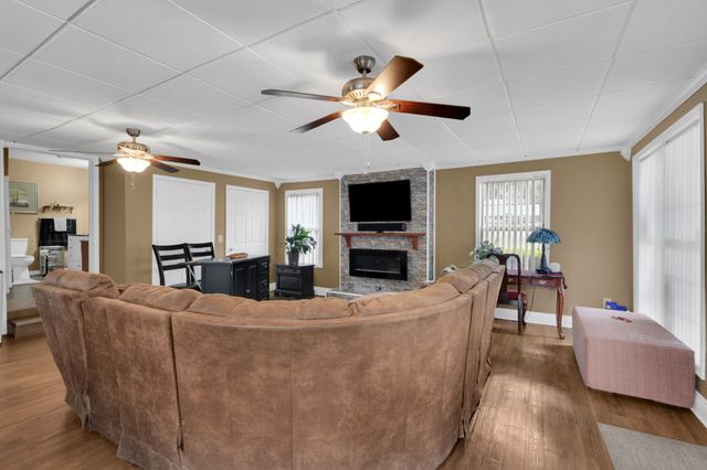 165 Tanglewood Trl, Estill Springs, TN 37330